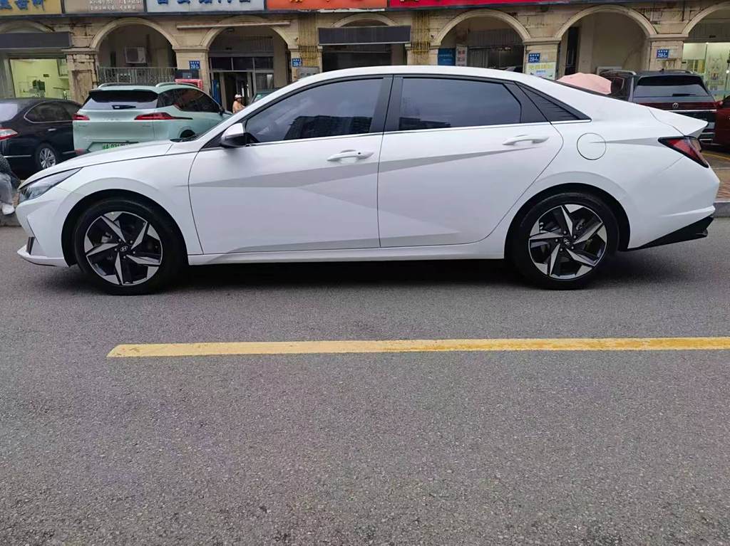 Hyundai Elantra 2022 1.5L CVT LUX