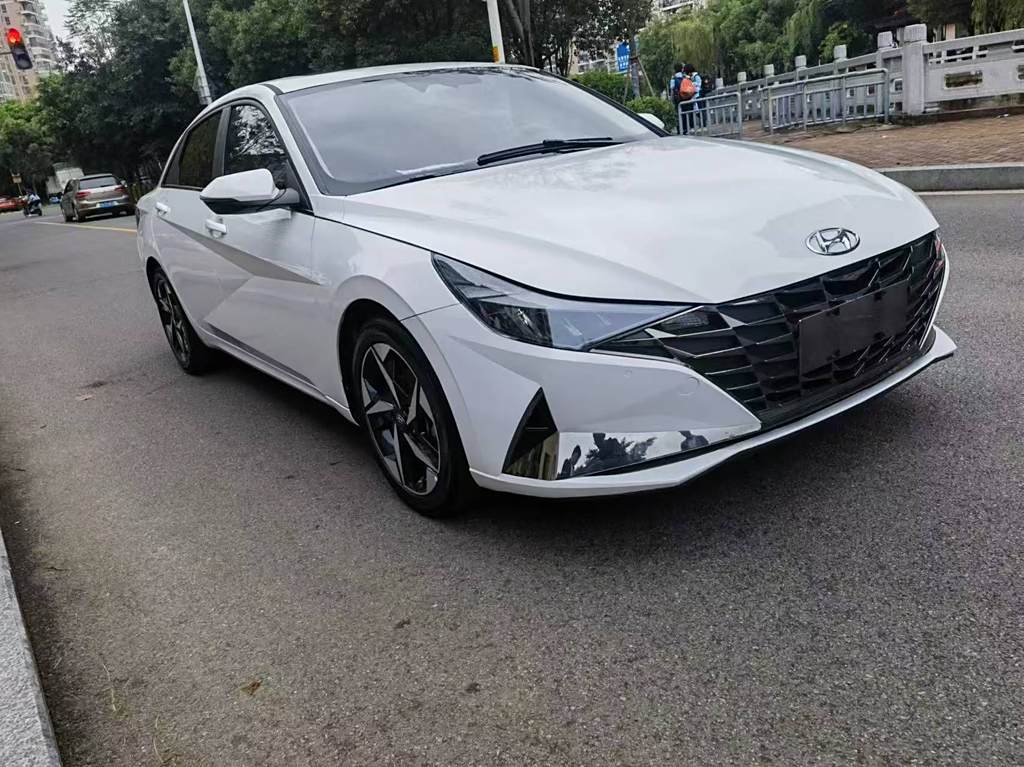 Hyundai Elantra 2022 1.5L CVT LUX