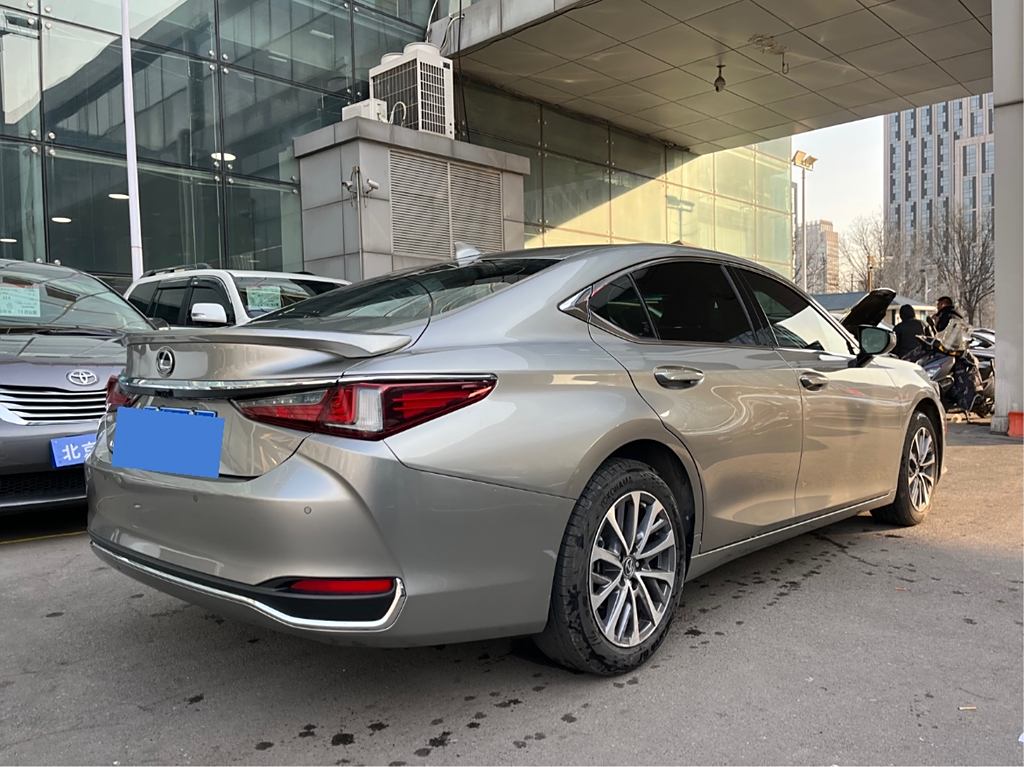 Lexus ES 2024 200