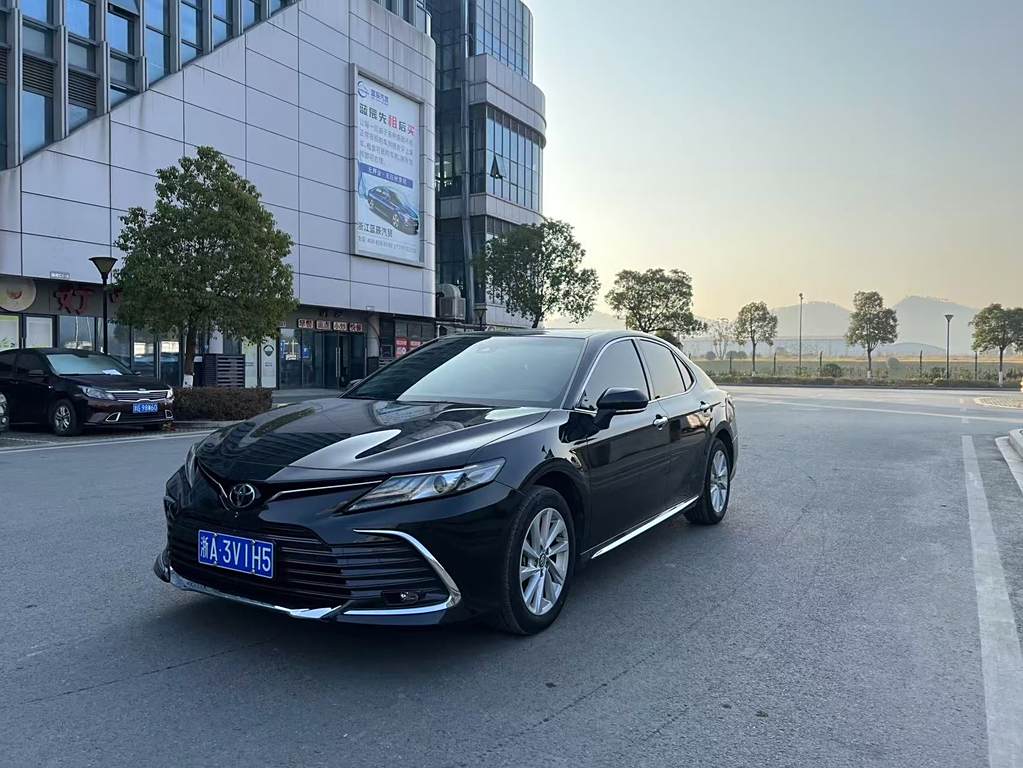 Toyota Camry 2023 2.0G