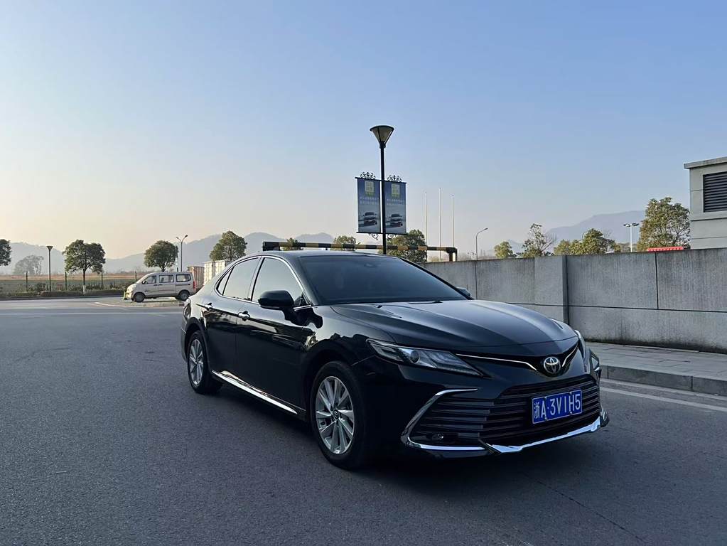 Toyota Camry 2023 2.0G