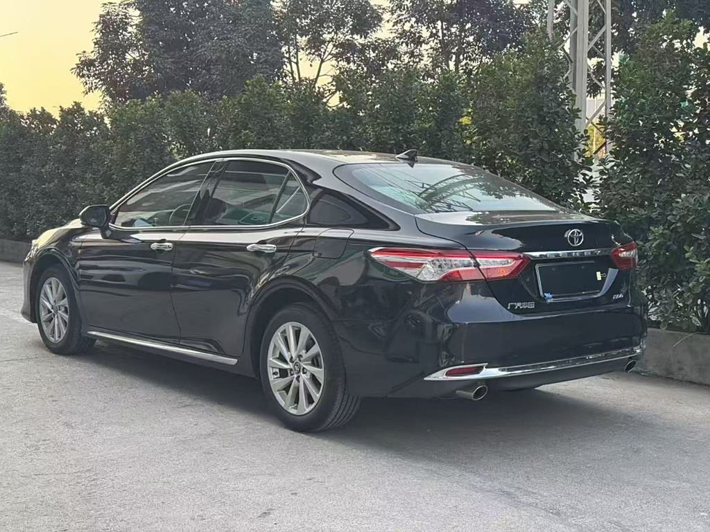 Toyota Camry 2023 2.0G