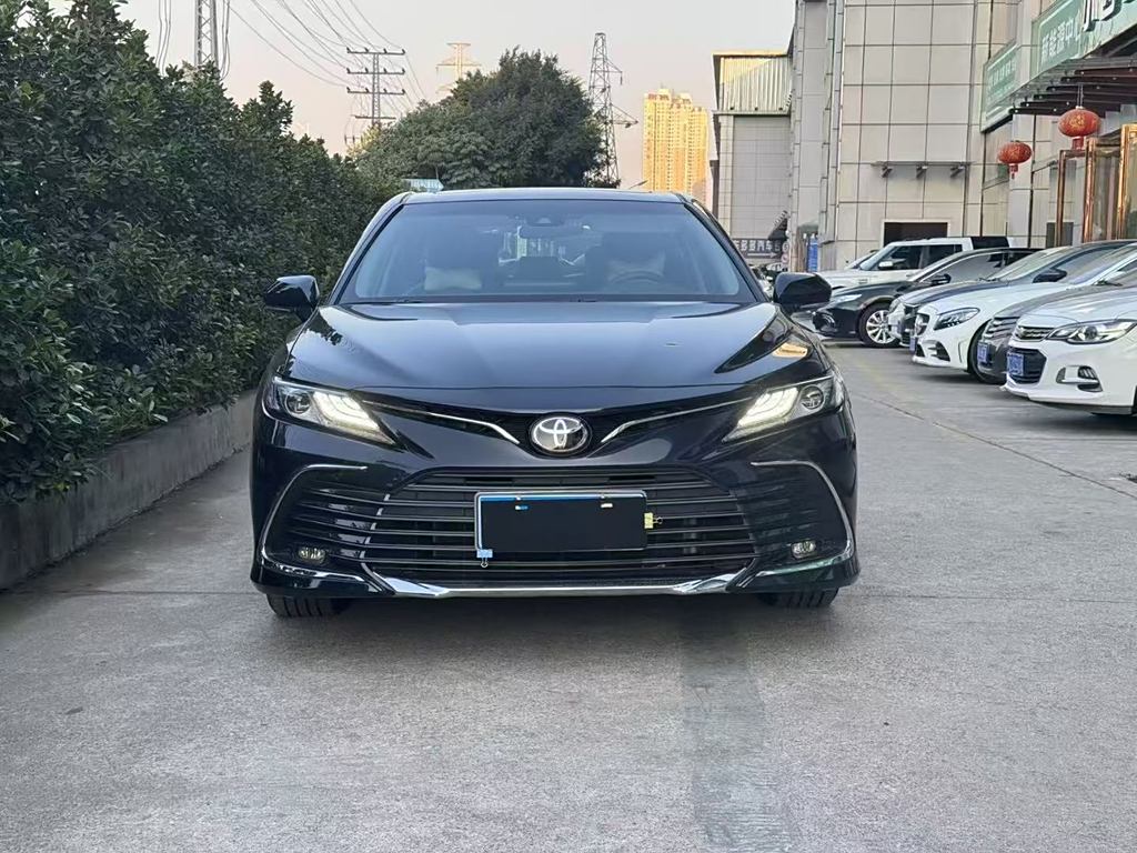 Toyota Camry 2023 2.0G