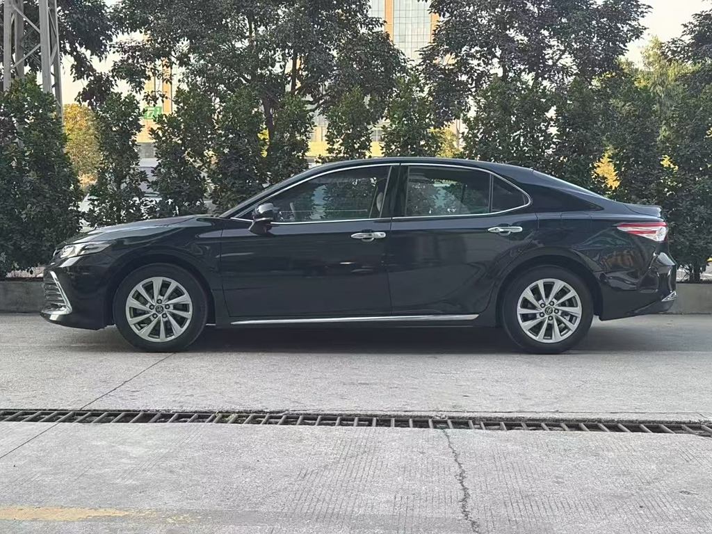 Toyota Camry 2023 2.0G