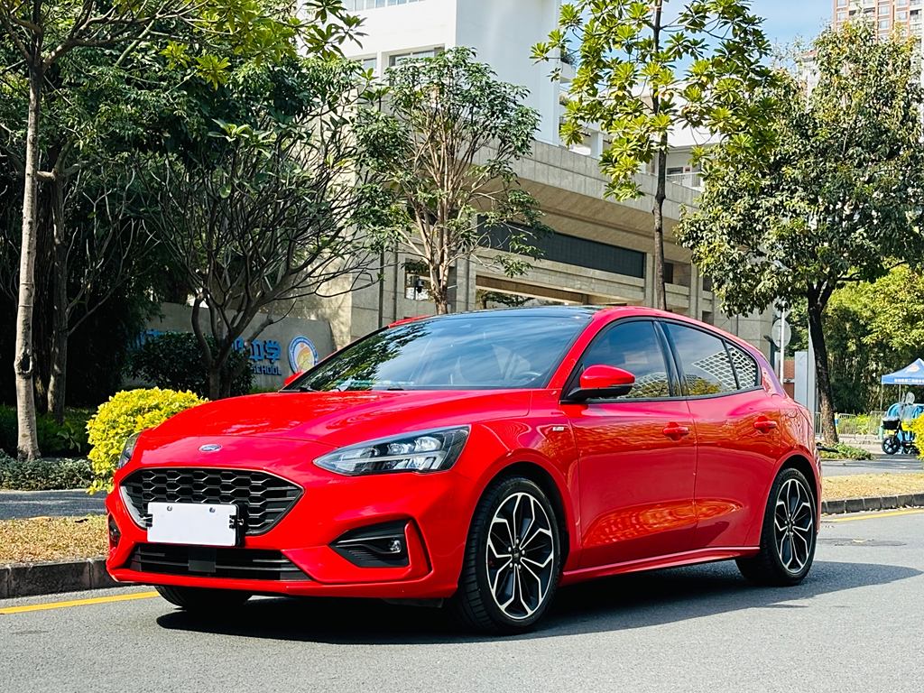 Ford Focus 2021  EcoBoost 180 АвтоматическаяST Line