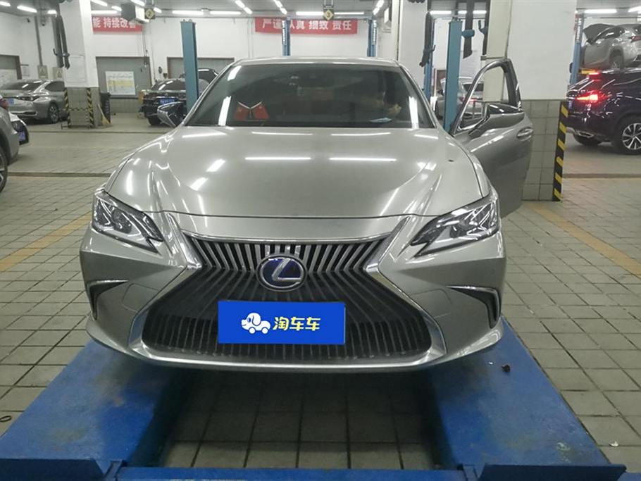 Lexus ES 2020 300h  V