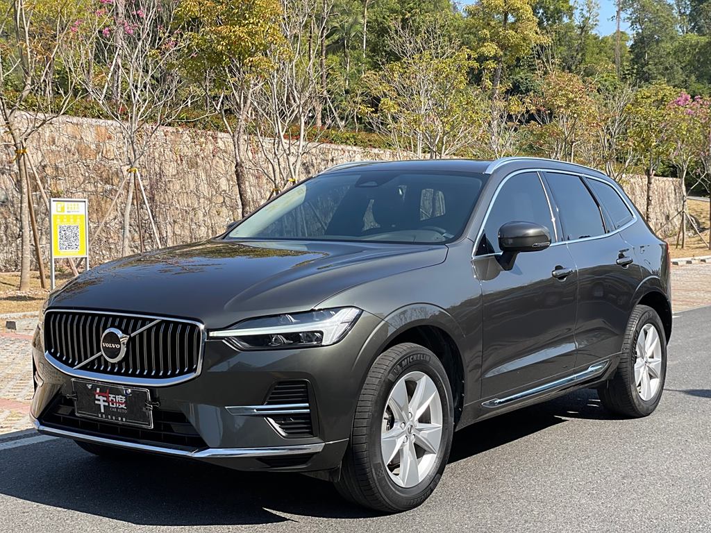 Volvo XC60 2022 B5  Полный привод