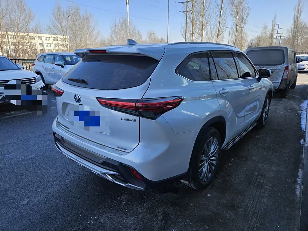 Toyota Highlander 2023 2.5L Полный привод 7