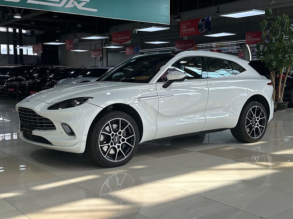 Aston Martin DBX 2022 3.0T STRAIGHT-SIX