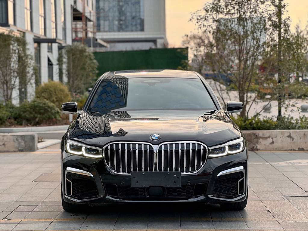 BMW 7 Series 2019 740Li xDrive M Sport Package