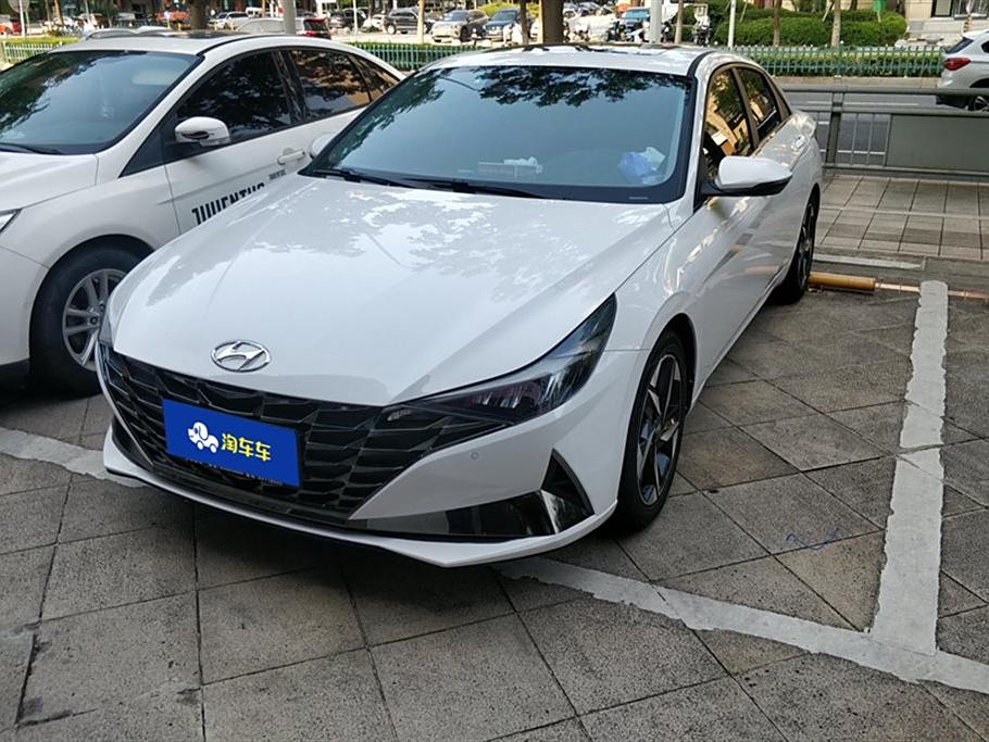 Hyundai Elantra 2022 1.5L CVT LUX