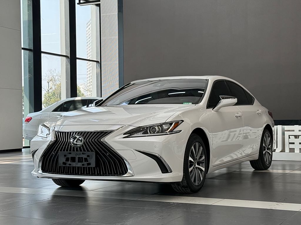 Lexus ES 2020 260