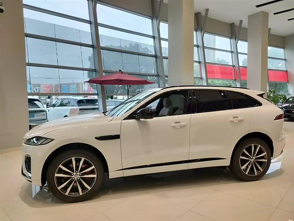 Jaguar F-PACE 2024 P250 R-Dynamic SE