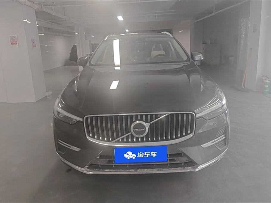 Volvo XC60 2022 B5  Полный привод