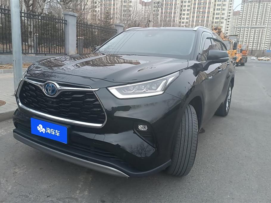 Toyota Highlander 2022  2.5L  Полный привод 7