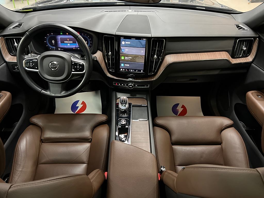 Volvo XC60 2022 B5  Полный привод