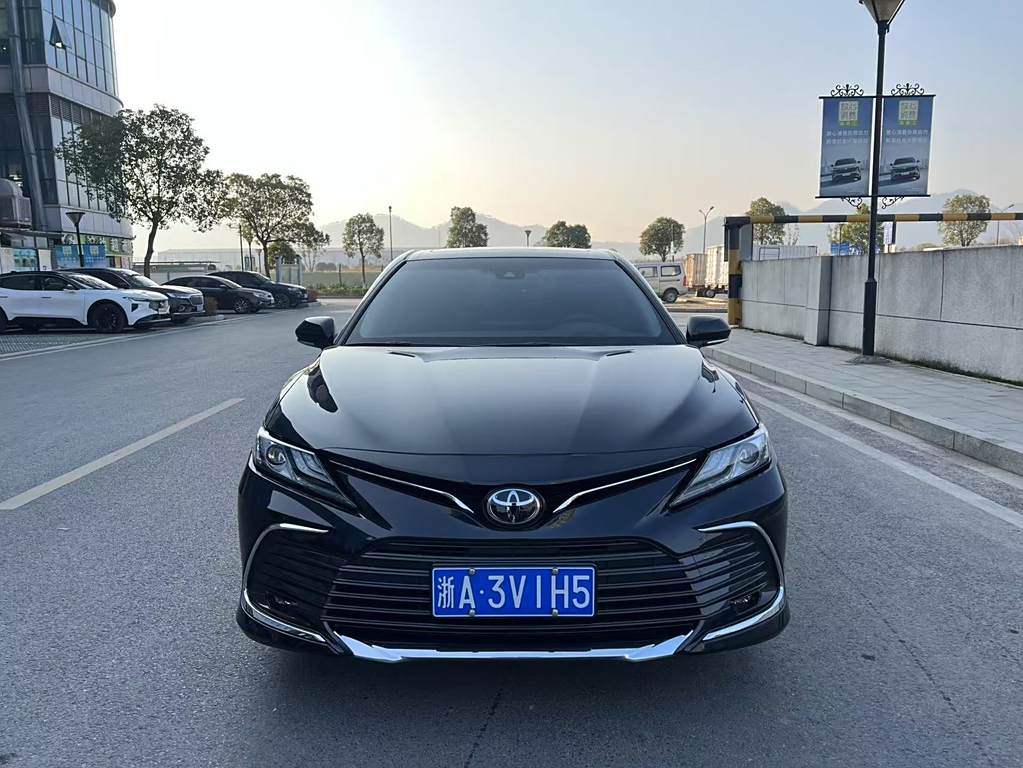 Toyota Camry 2023 2.0G