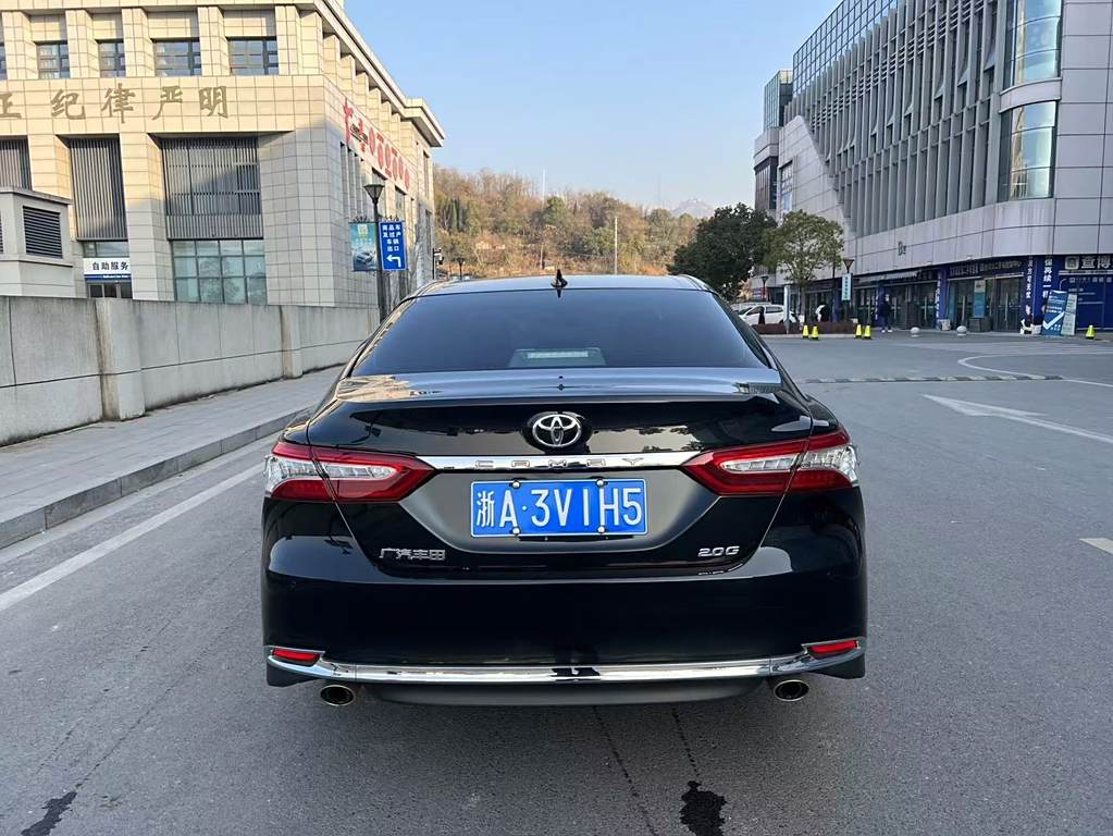 Toyota Camry 2023 2.0G