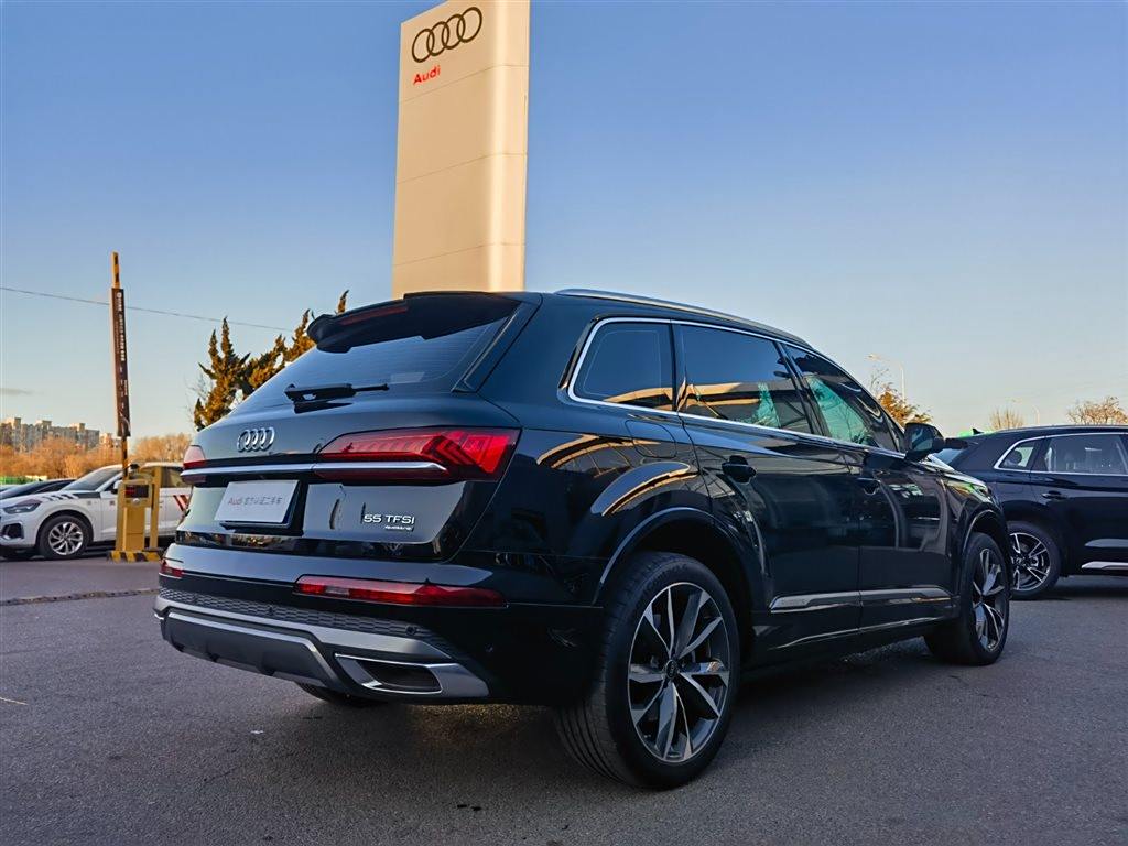 Audi Q7 2023 55 TFSI quattro S line