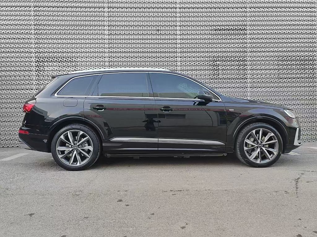 Audi Q7 2023 55 TFSI quattro S line