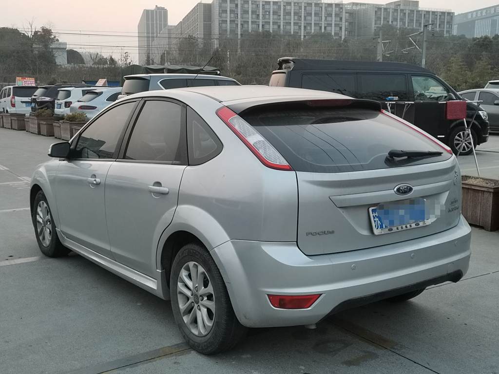 Ford Focus 2012  1.8L Автоматическая