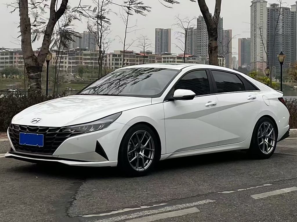 Hyundai Elantra 2022 1.5L CVT LUX