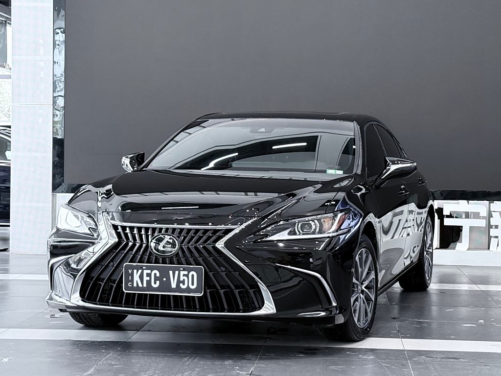 Lexus ES 2022 260