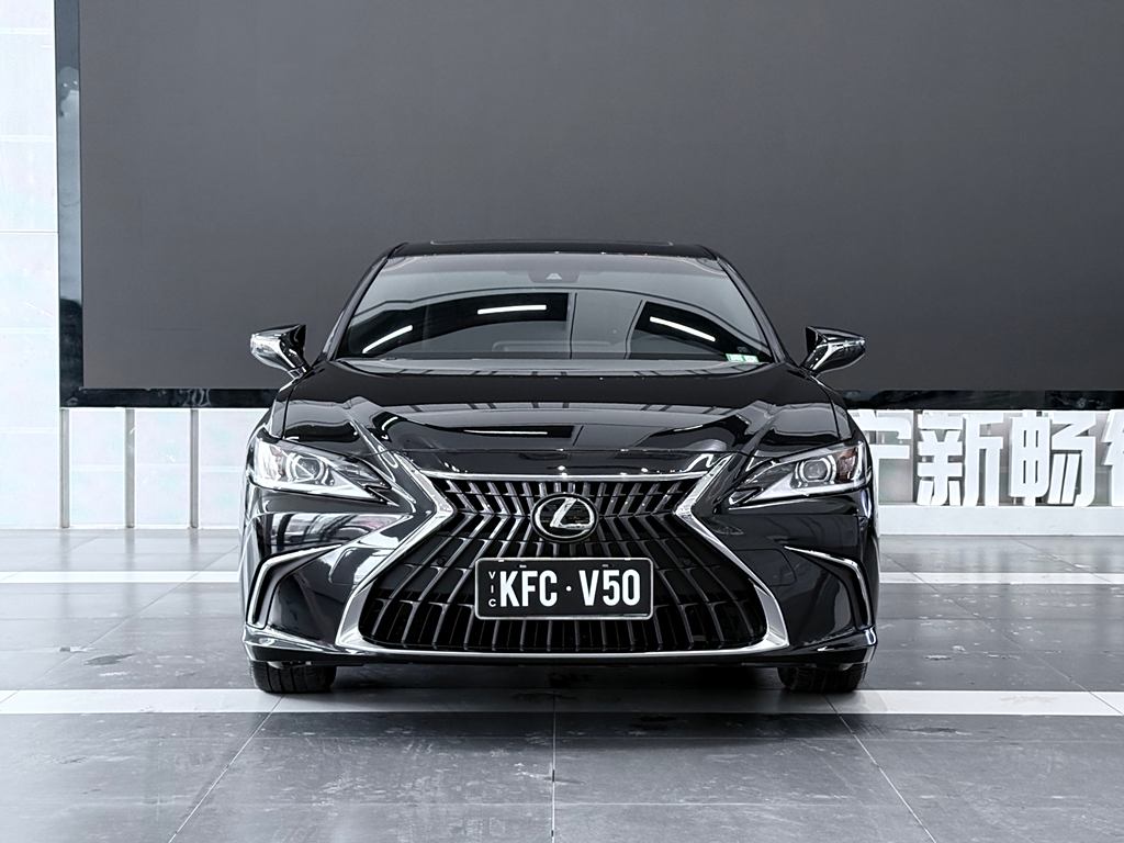 Lexus ES 2022 260