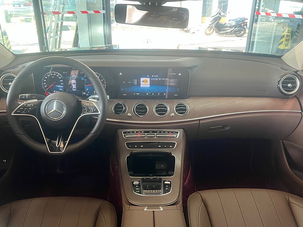 Mercedes-Benz E-Class 2021  E 300 L  Luxury