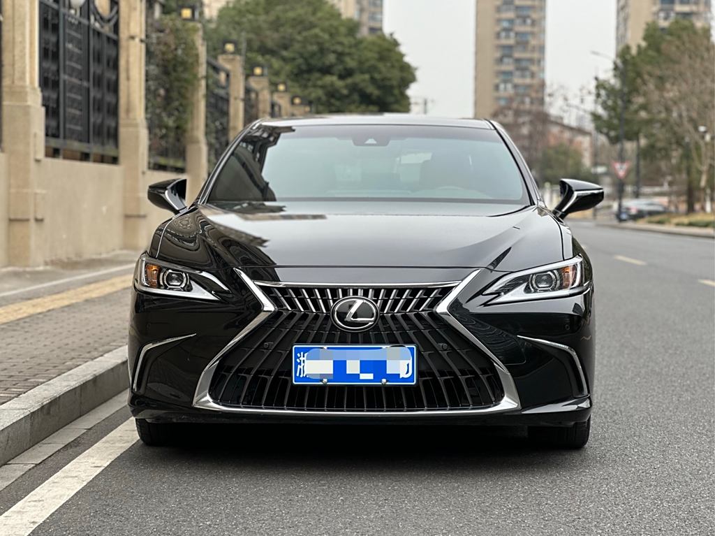 Lexus ES 2023 260