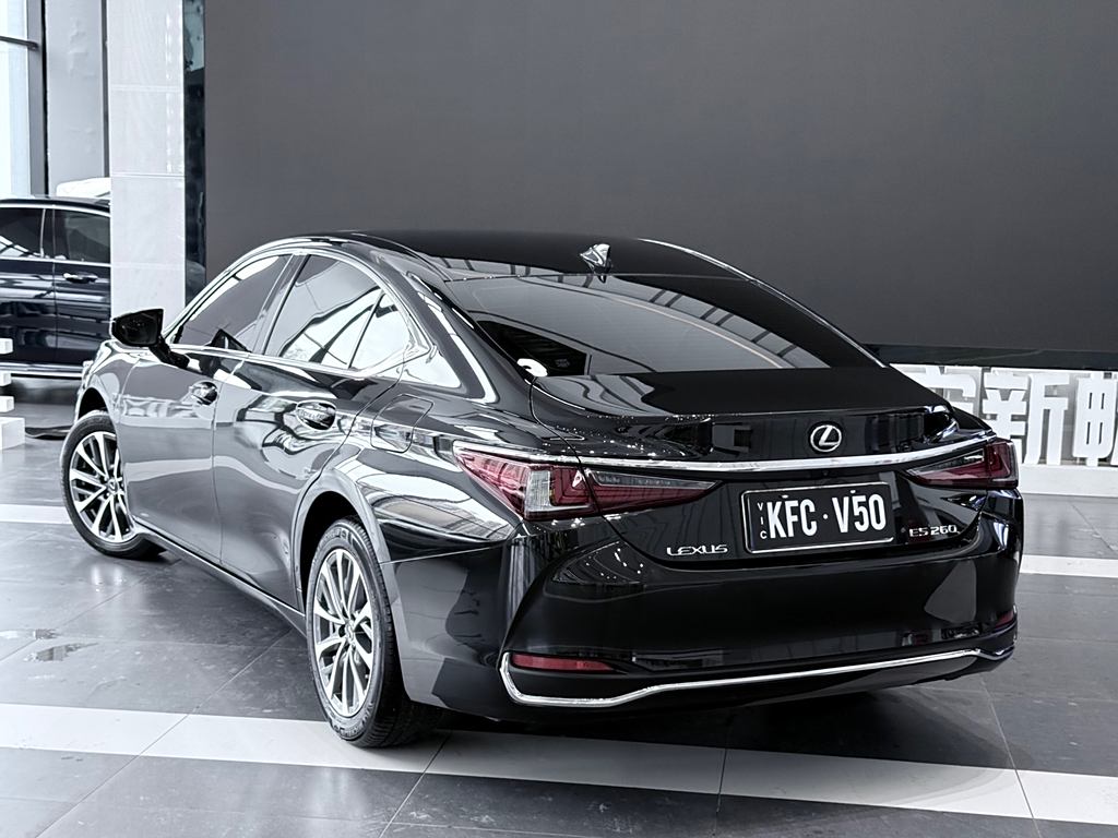 Lexus ES 2022 260