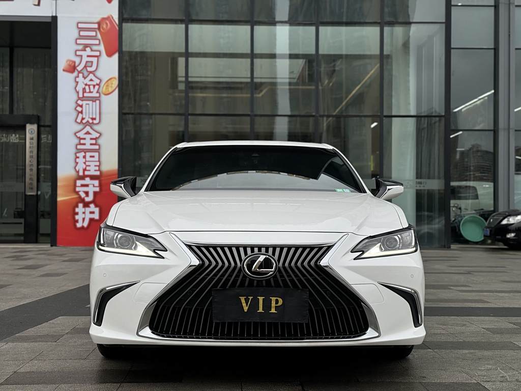 Lexus ES 2020 200