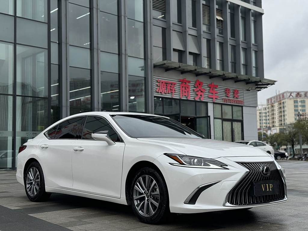 Lexus ES 2020 200