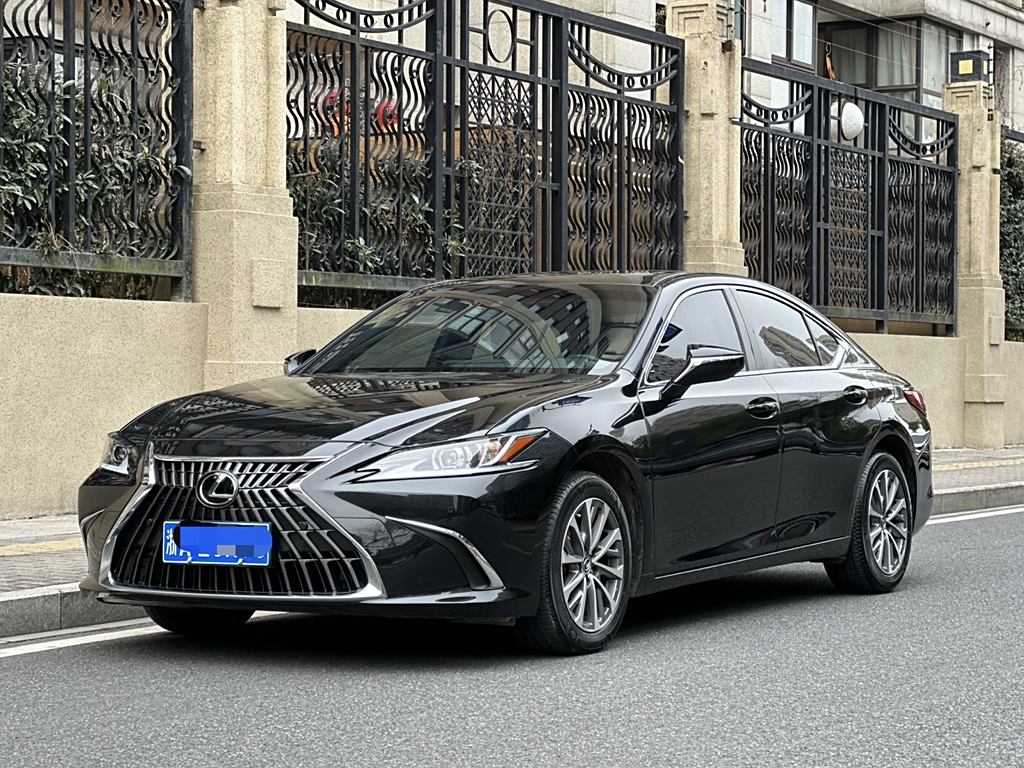 Lexus ES 2023 260