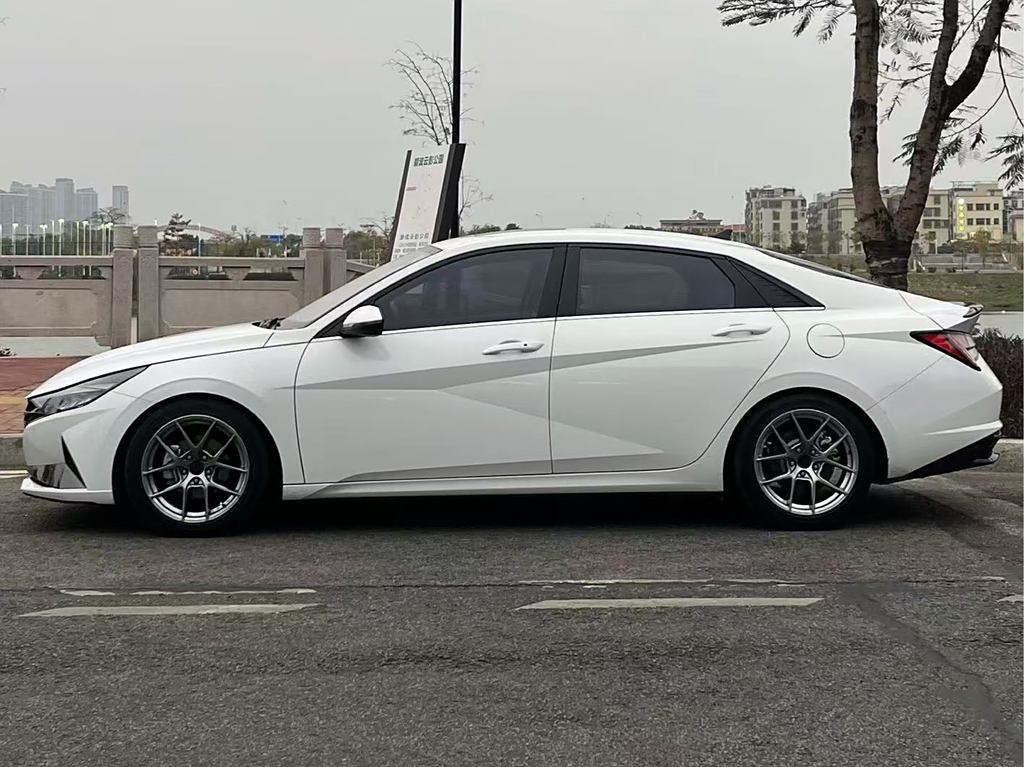 Hyundai Elantra 2022 1.5L CVT LUX