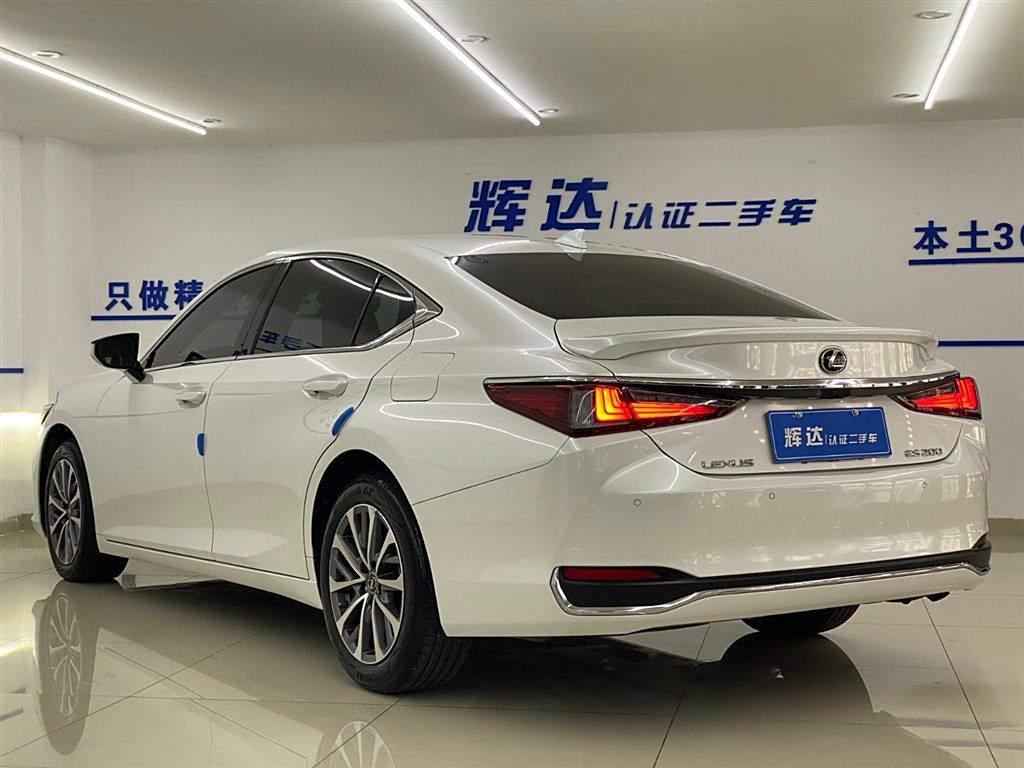 Lexus ES 2021 200