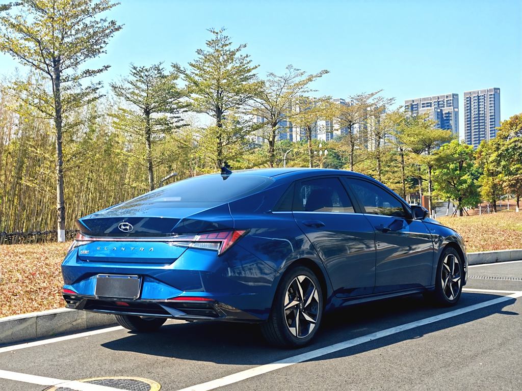 Hyundai Elantra 2021 1.5L CVT LUX