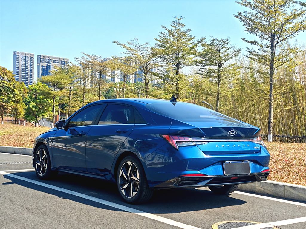 Hyundai Elantra 2021 1.5L CVT LUX