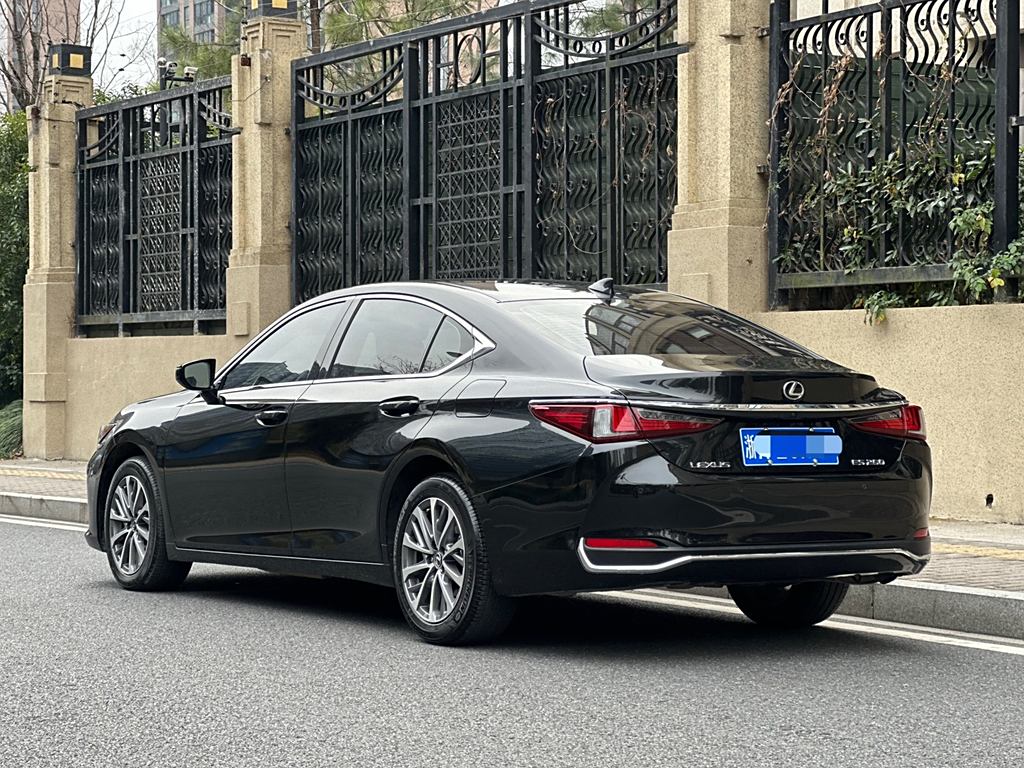 Lexus ES 2023 260