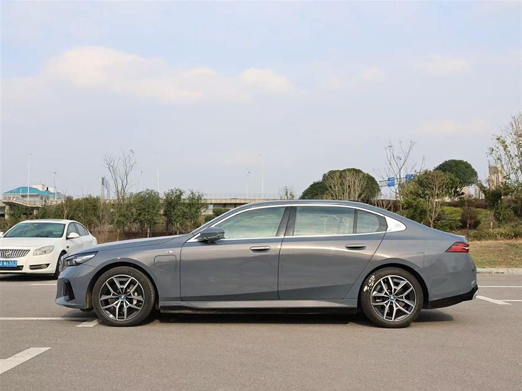 BMW i5 2024 eDrive 35L  M Sport Package