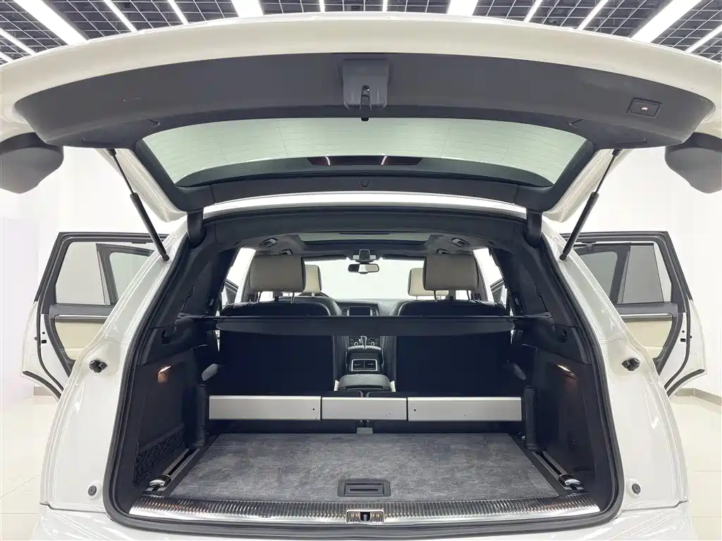 Audi Q7 2010 6.0 V12 TDI Flagship