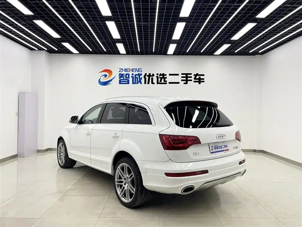 Audi Q7 2010 6.0 V12 TDI Flagship