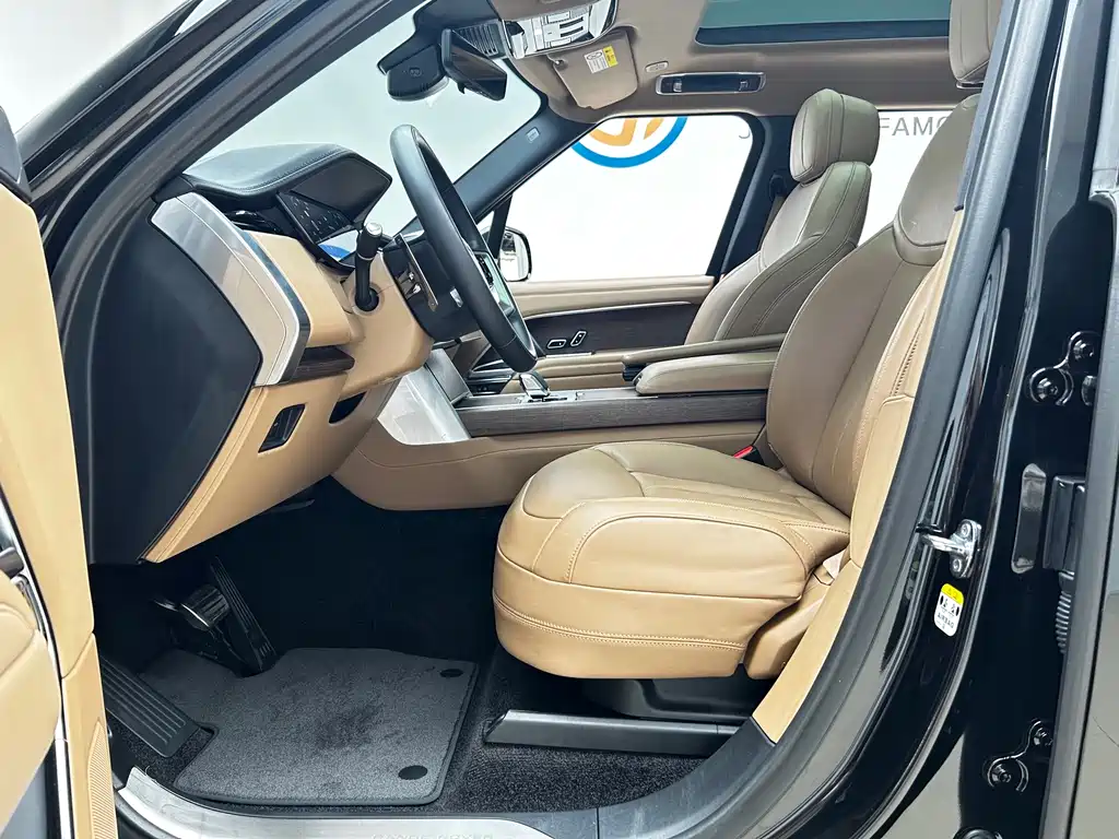 Range Rover 2024 3.0 L6 360PS SE