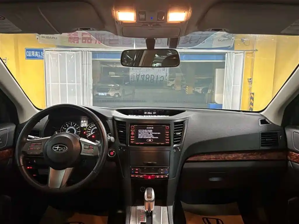 Outback 2010 model 3.6R Luxury Navigation Edition