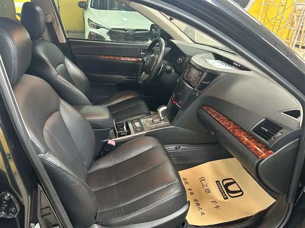 Outback 2010 model 3.6R Luxury Navigation Edition
