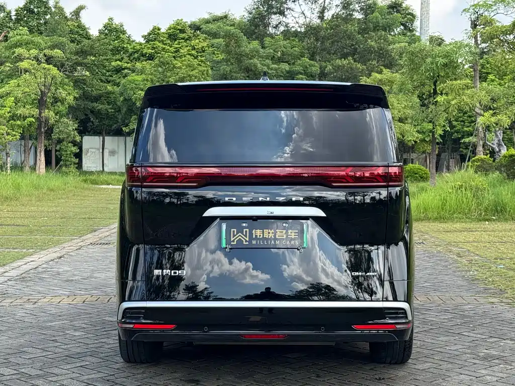 Denza D9 2022 DM-i 970 AWD Zunrong Edition