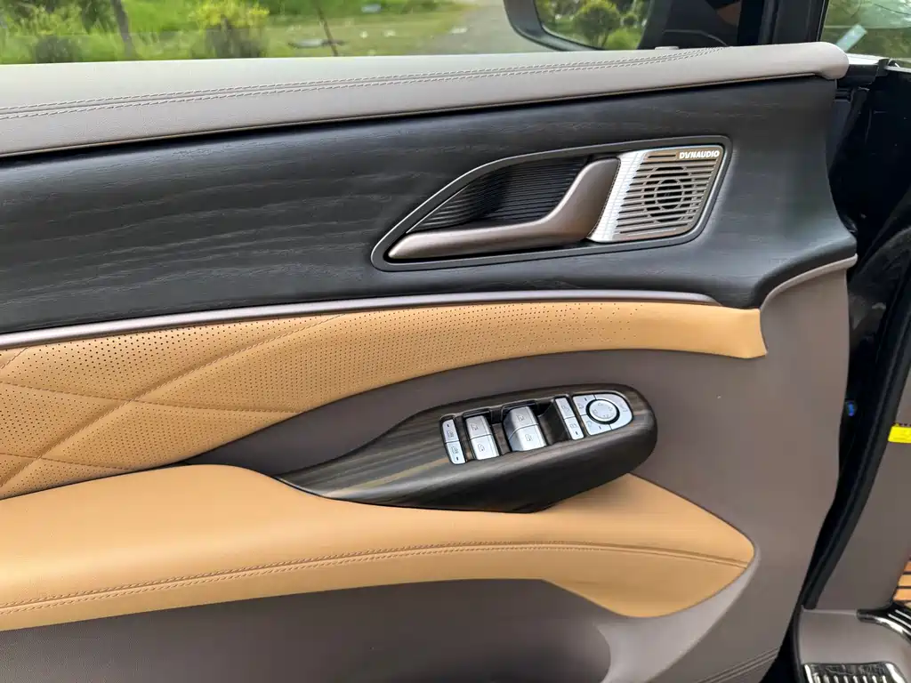 Denza D9 2022 DM-i 970 AWD Zunrong Edition