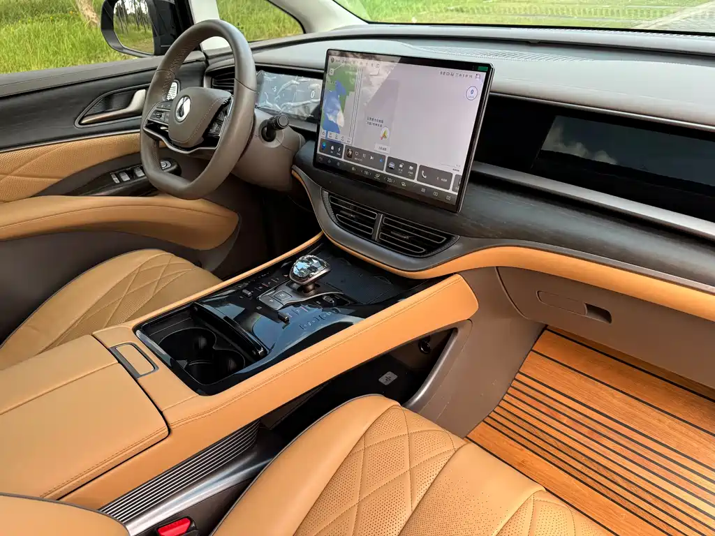 Denza D9 2022 DM-i 970 AWD Zunrong Edition