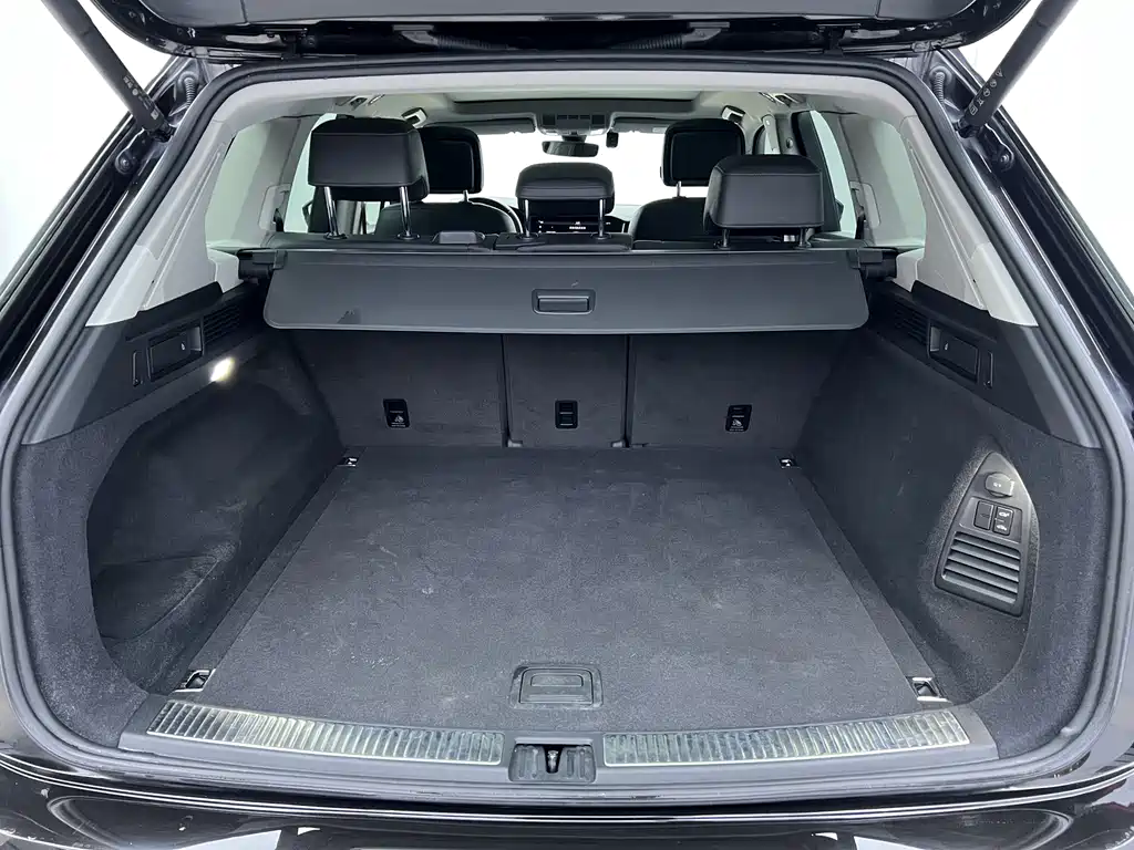 Volkswagen Touareg 2021 3.0TSI R-Line Classic Sport Package