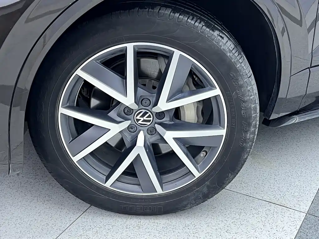 Volkswagen Touareg 2021 3.0TSI R-Line Classic Sport Package